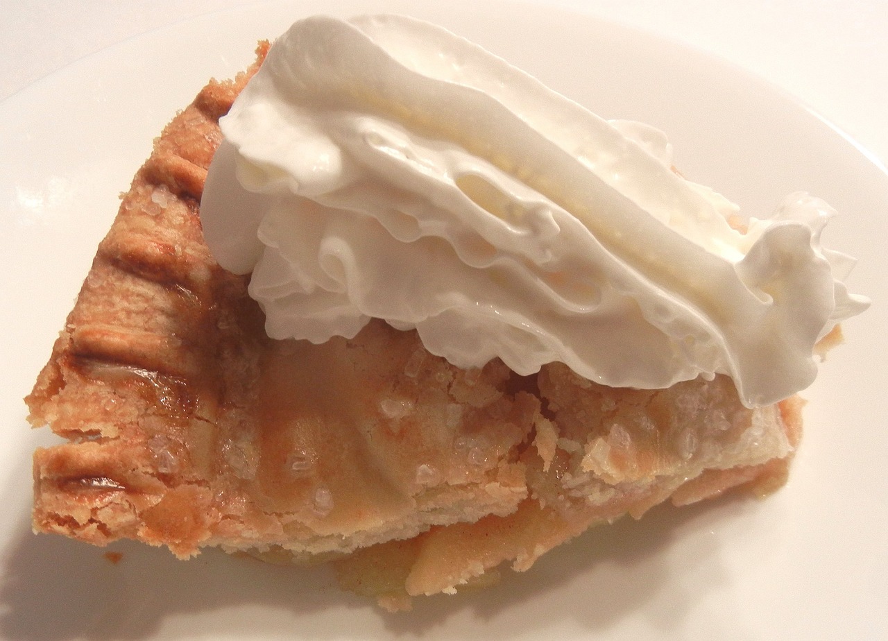 Torta de maçã com chantilly; impossível não gostar. Foto: Pixabay