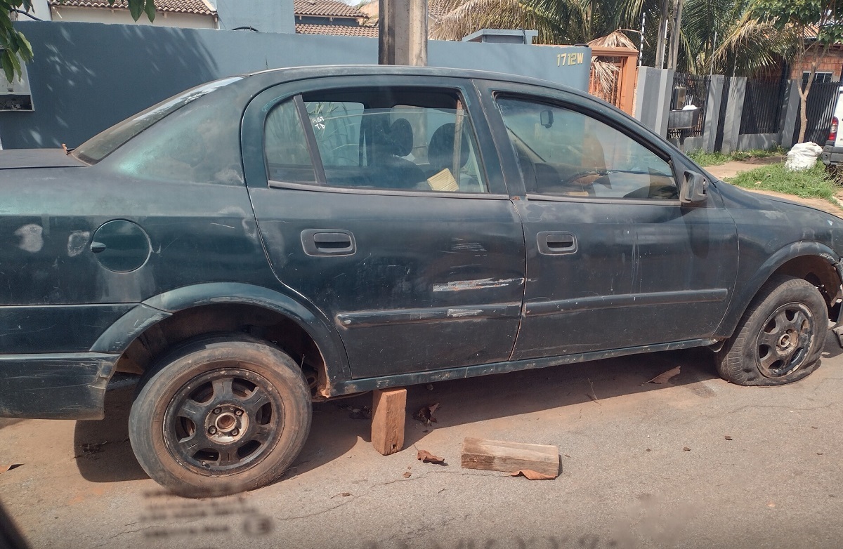 Nova Mutum inicia ‘força-tarefa’ contra carros abandonados. Foto: Kacio Henrique/Prefeitura de Nova Mutum