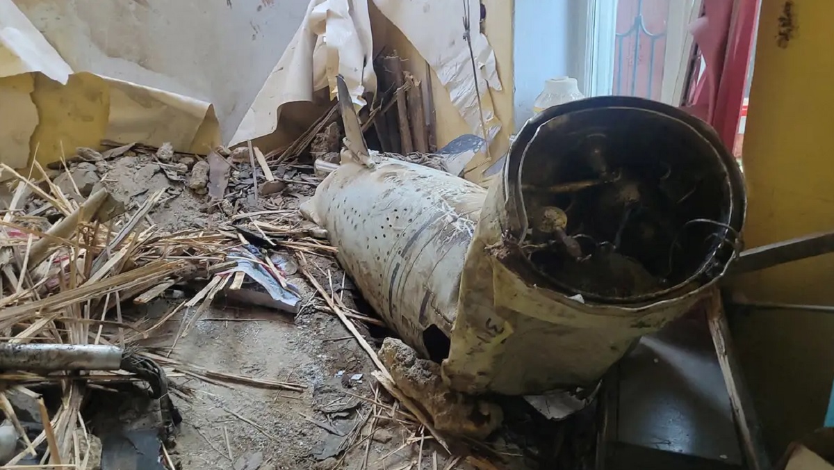 Guerra na Ucrânia: míssil russo cai a 150 metros de Zelensky. Foto: Força Armada da Ucrânia